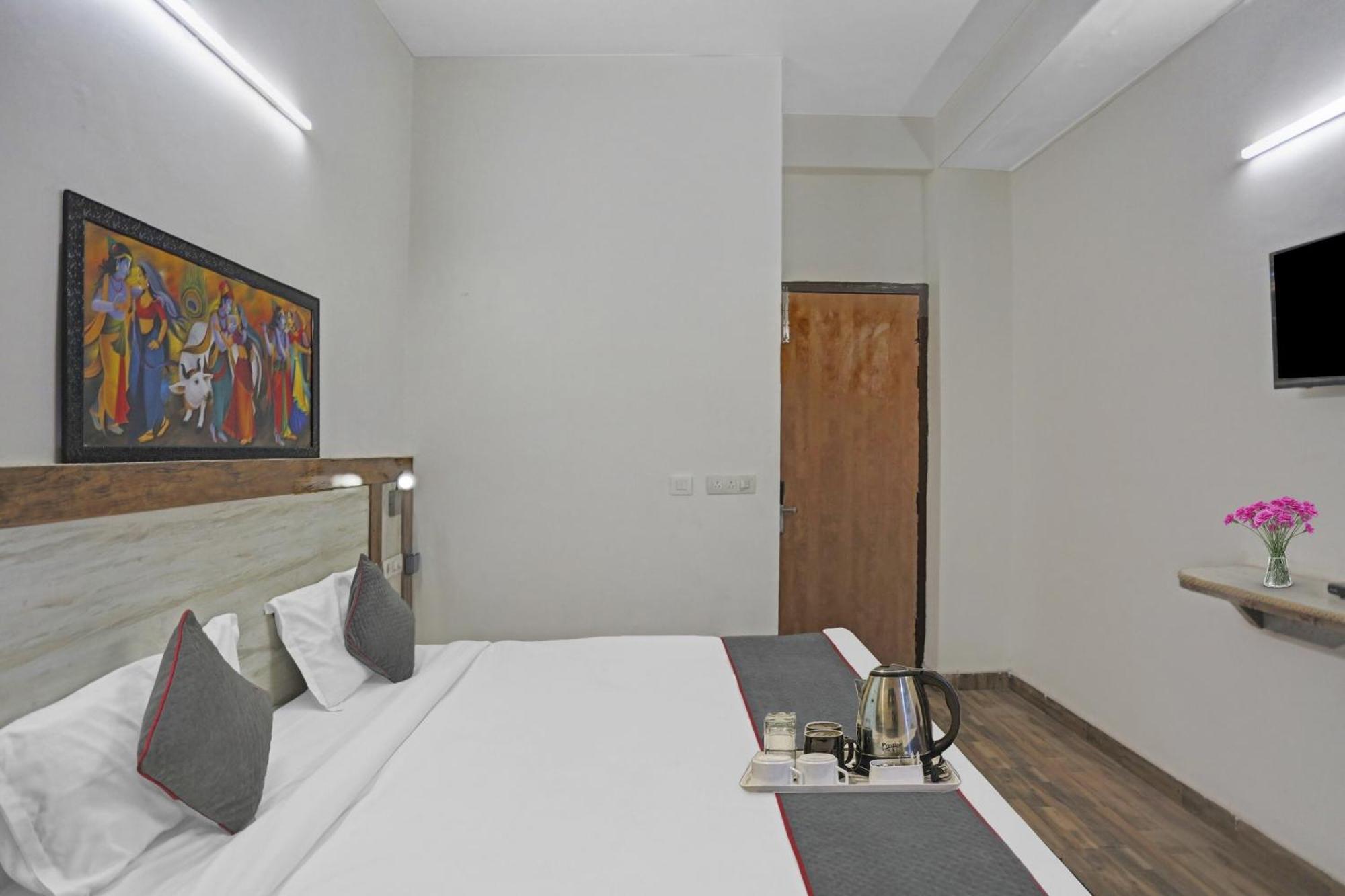 Townhouse Gn Stay Near Gnida Office Metro Station 그레이터 노이다 외부 사진